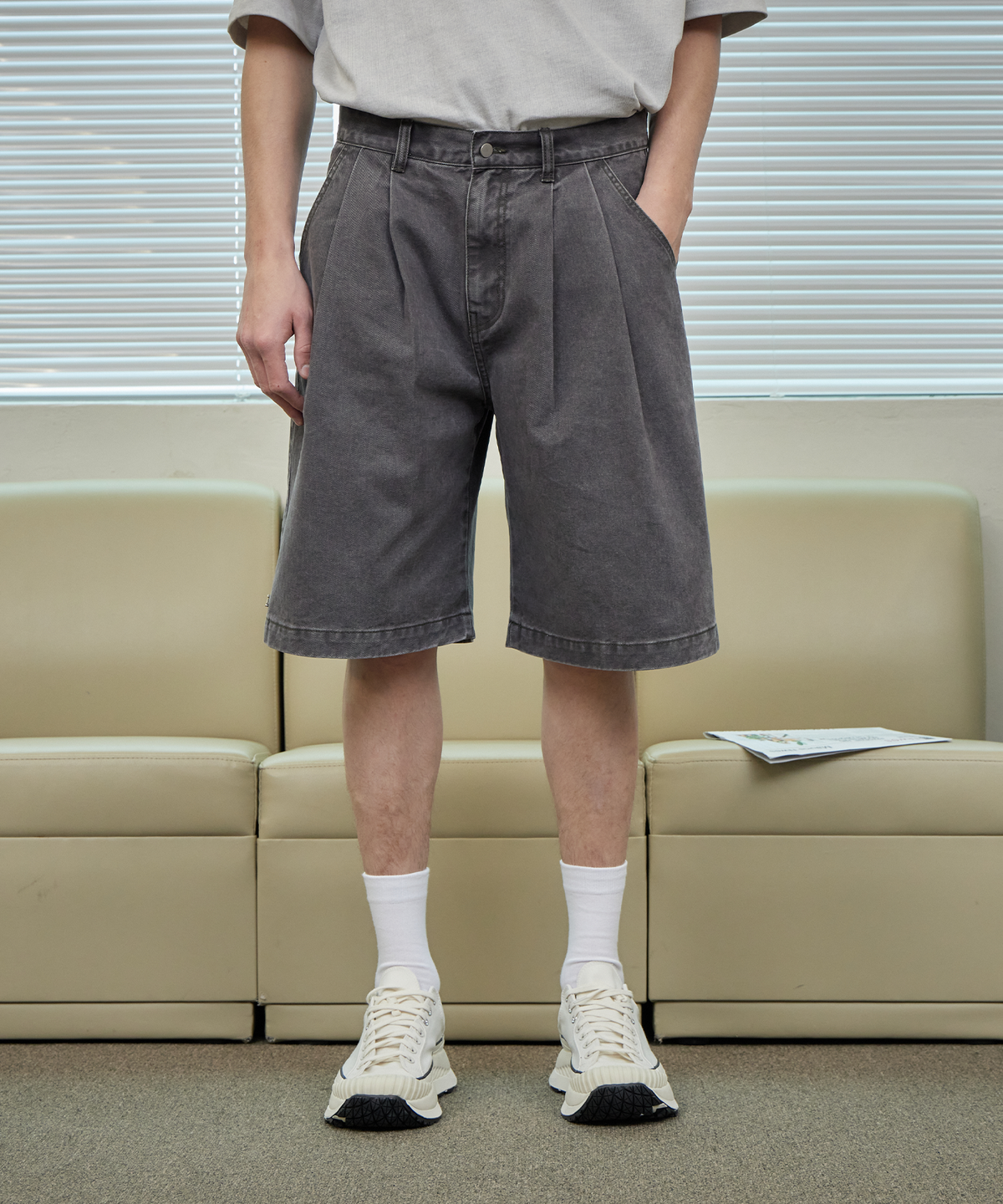 아히두(IHDO) 카치온 빈티지 그레인 버뮤다 팬츠_워시드 챠콜