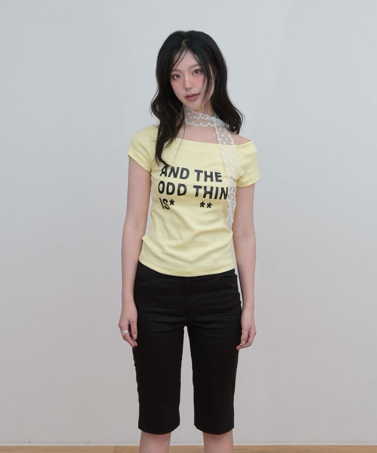 오드민(ODDMIN) Bold Lettering Off Shoulder Tee (yellow)