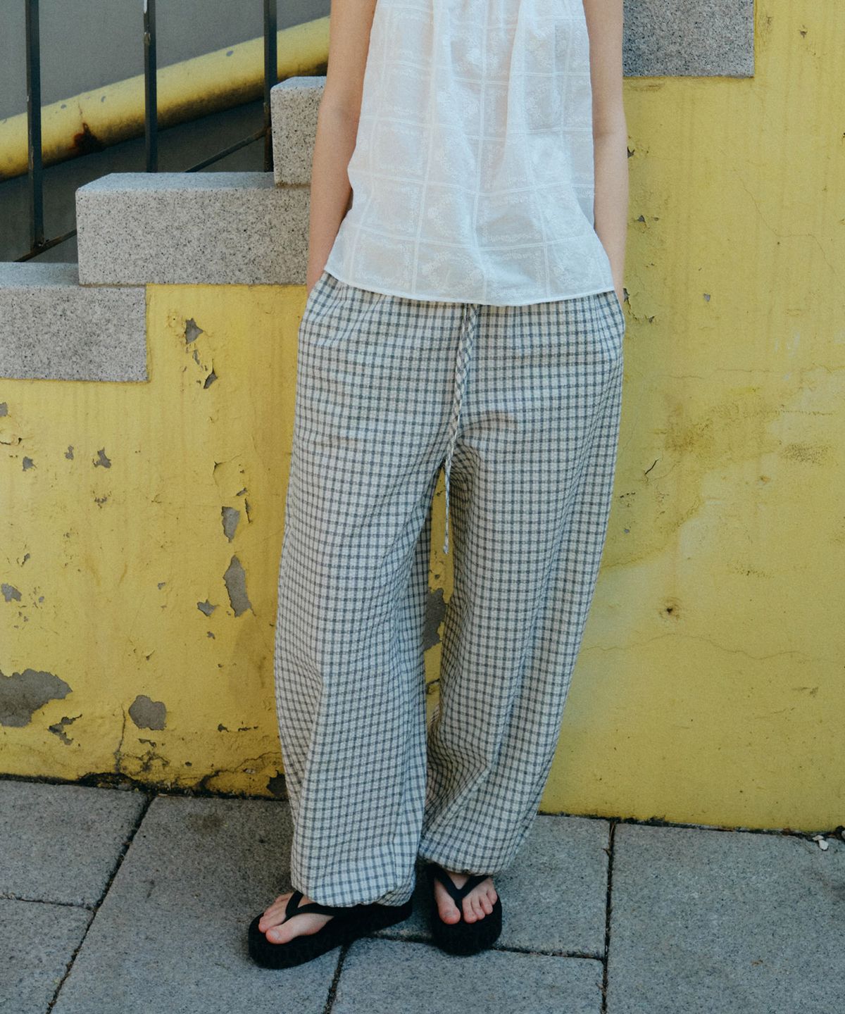 마이스(MAIS) SEERSUCKER BANDING BALLOON PANTS / IVORY