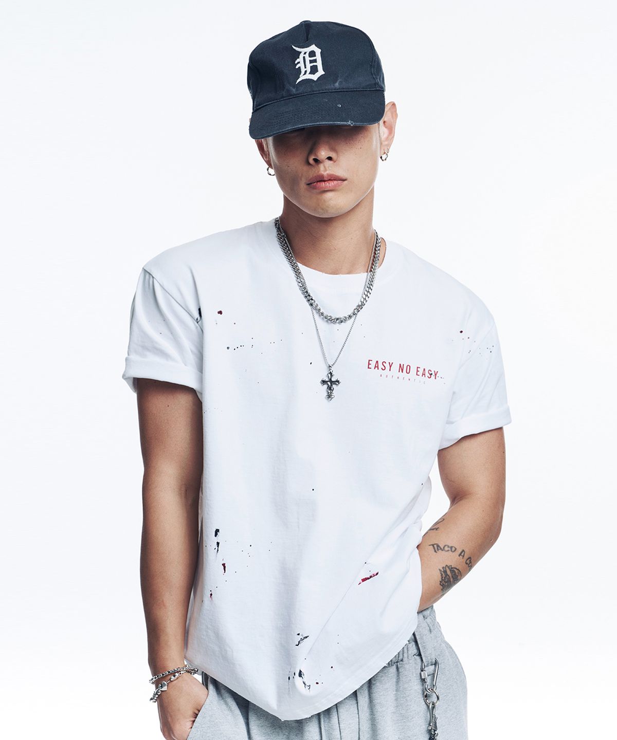 이지노이지(EASY NO EASY) 이지 페인팅 크롭 티셔츠 - 화이트