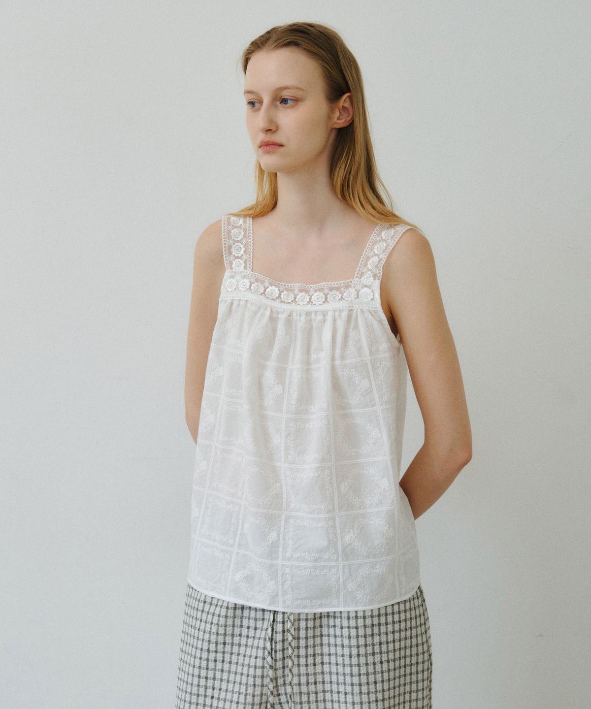 마이스(MAIS) LACE STRAP SLEEVELESS BLOUSE / WHITE