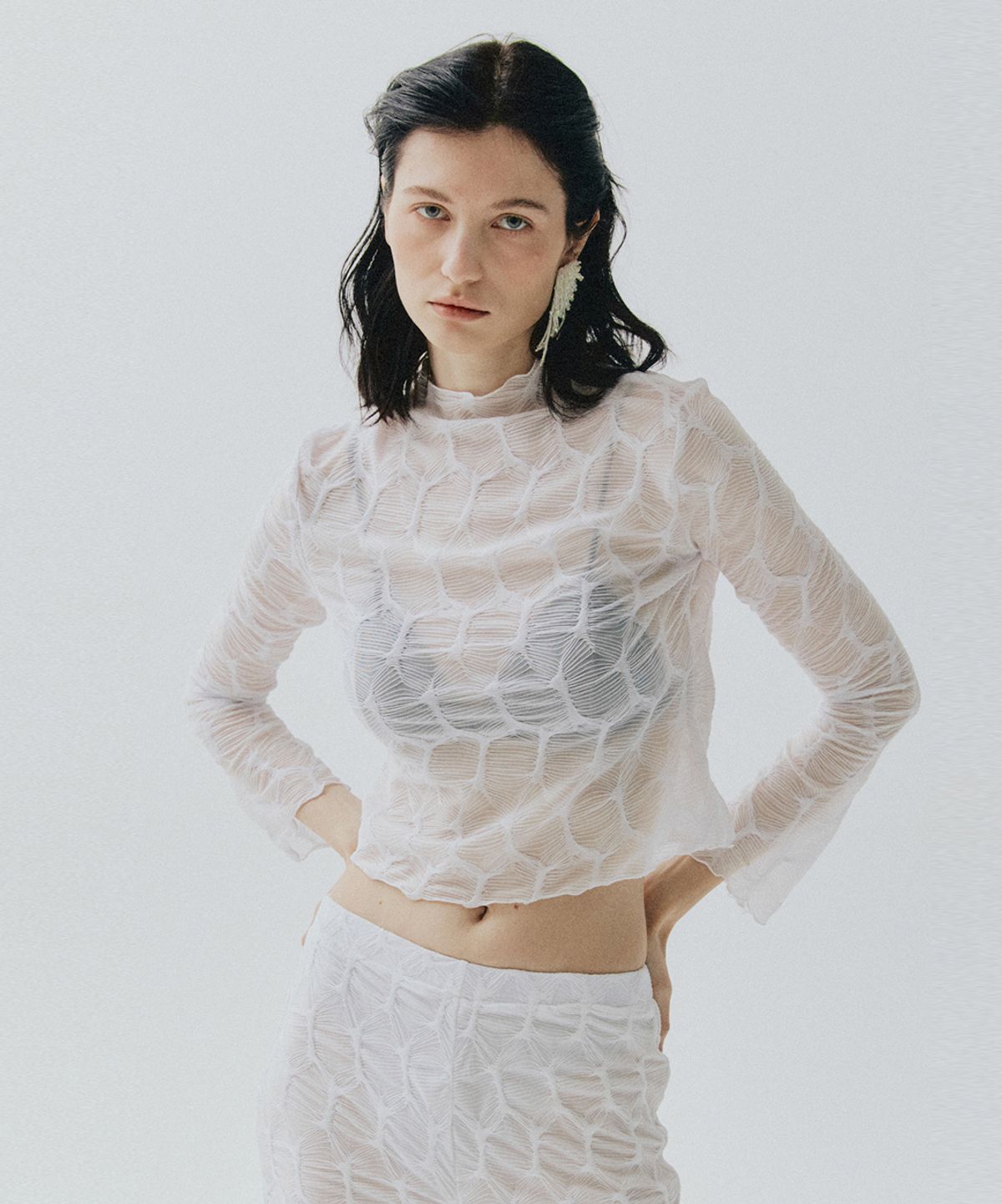 베데르미(VEDERMI) textured sheer long top (white)