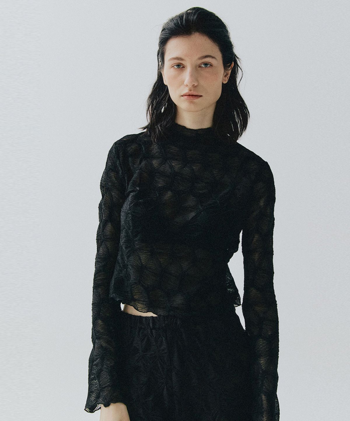 베데르미(VEDERMI) textured sheer long top (black)