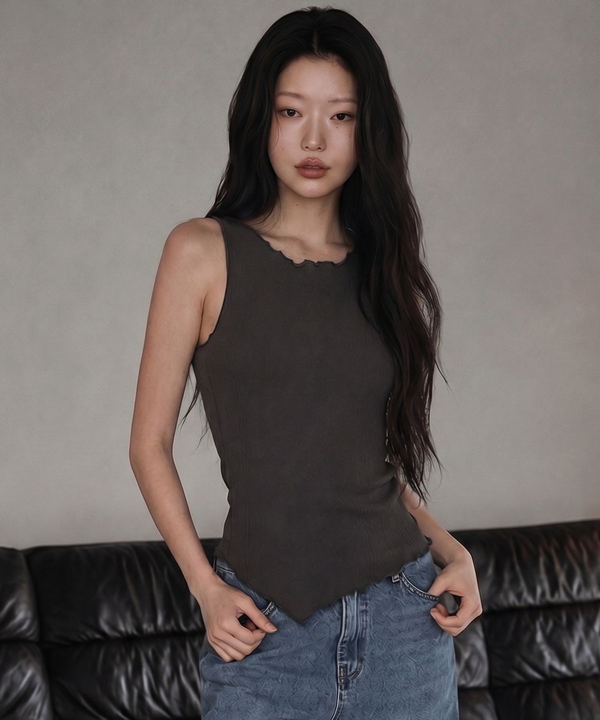 로맨티누어(ROMANTINUER) Asymmetric Hem Sleeveless Top (Charcoal)