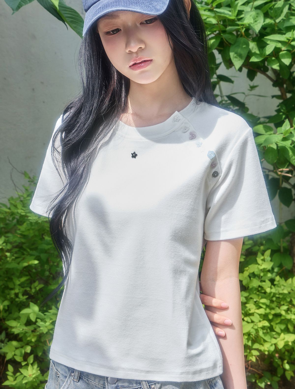 루프(LOOXP) 믹스 버튼 세미 슬림핏 반팔티 아이보리