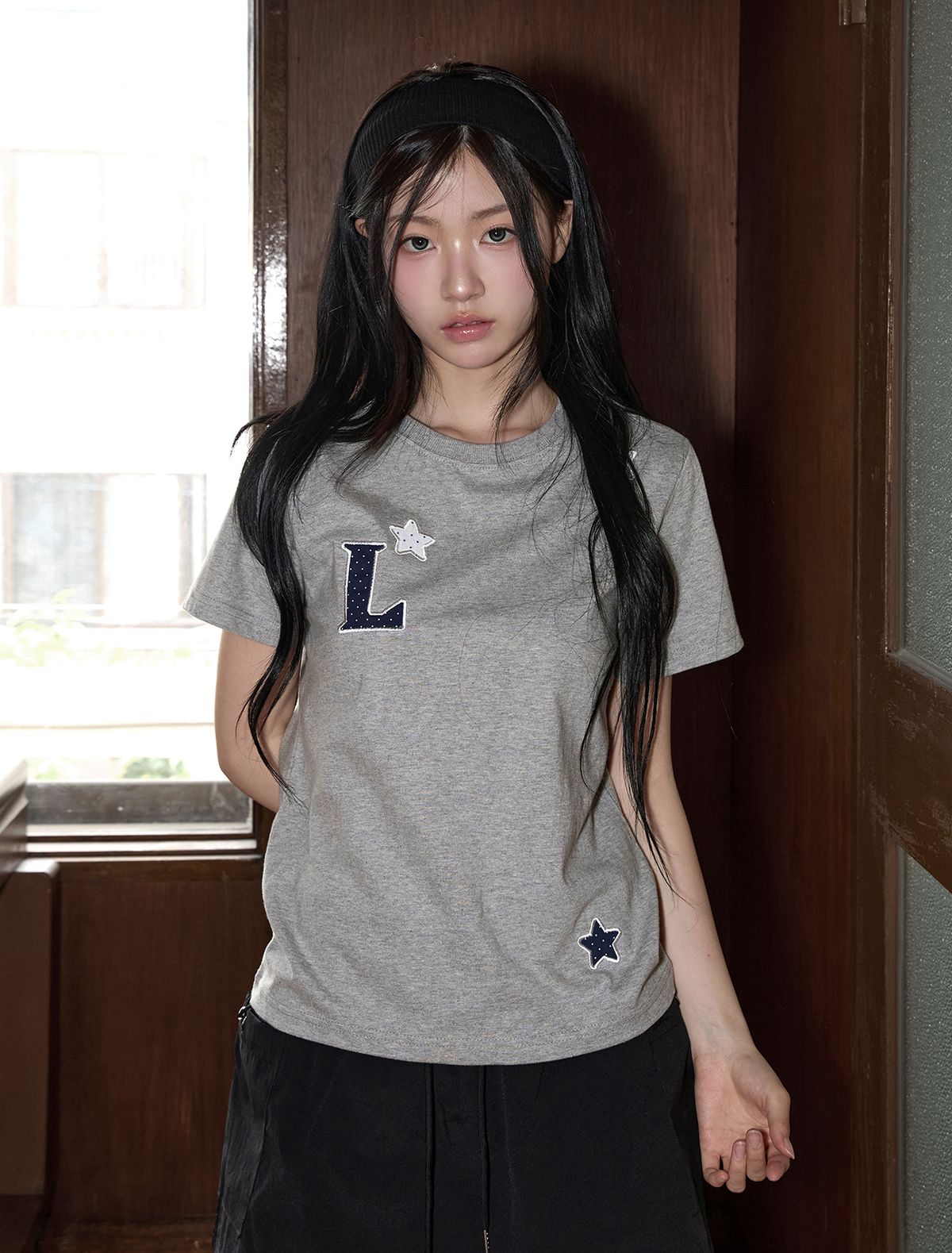 루프(LOOXP) 도트 스타 로고 패치 슬림핏 반팔티 그레이