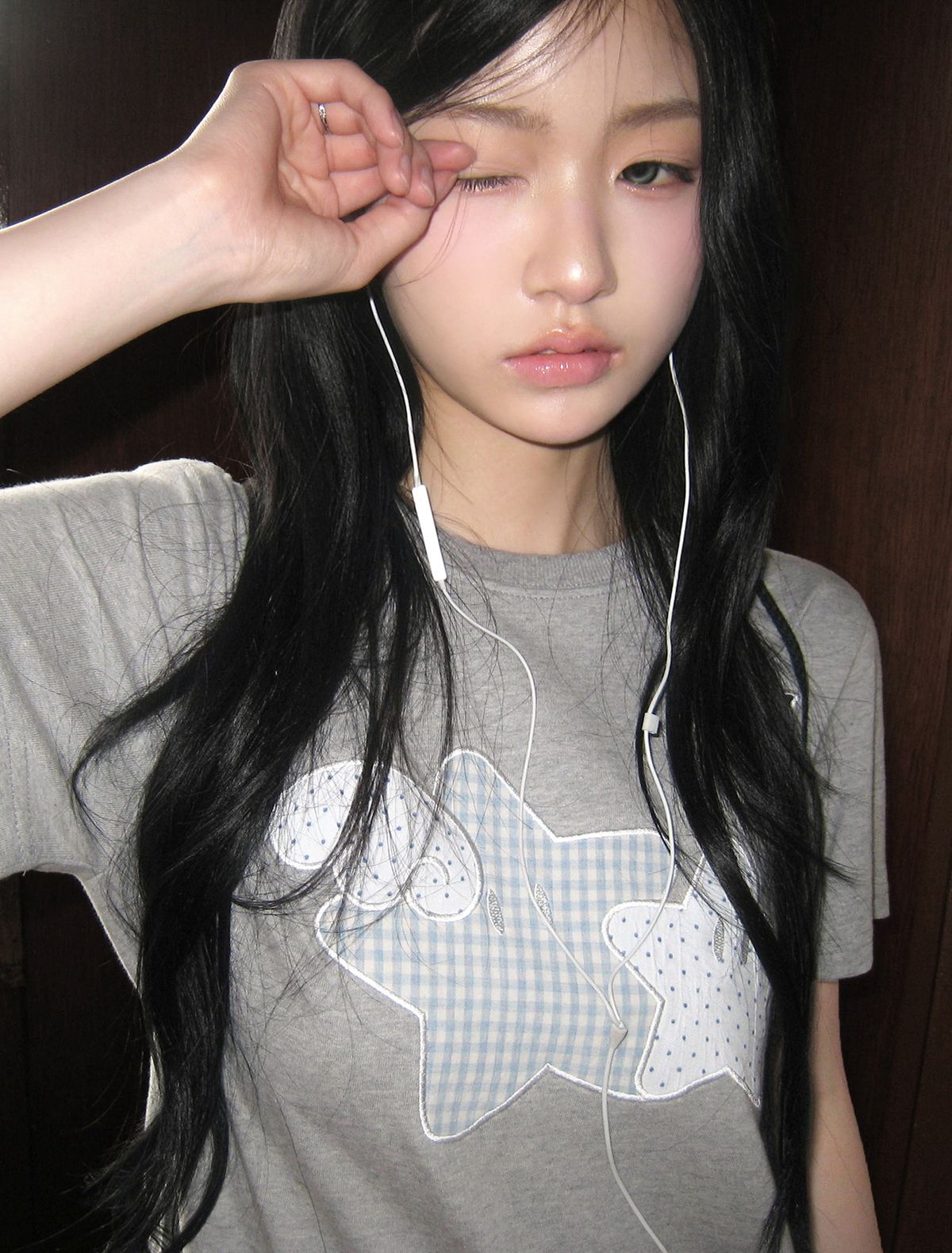루프(LOOXP) 엔젤 스타 패치 도트 슬림핏 반팔티 그레이