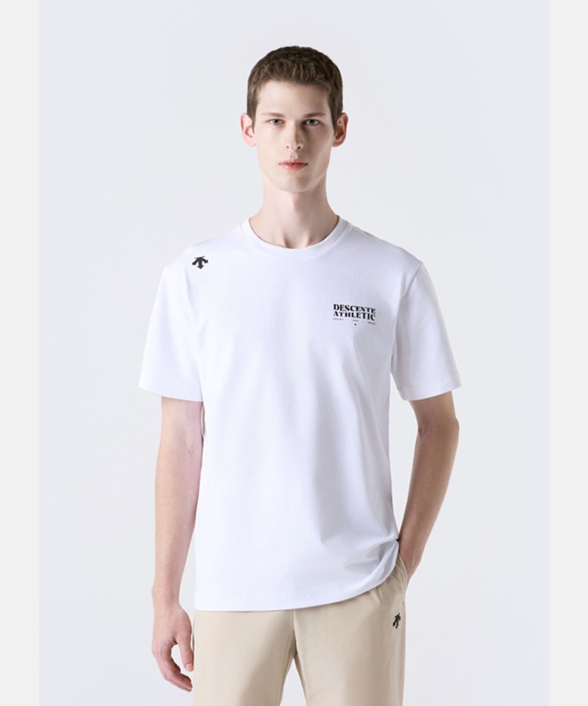 데상트(DESCENTE) 무브먼트 소로나쿨 컴포트핏 반팔 티셔츠 화이트 SR323UTS75