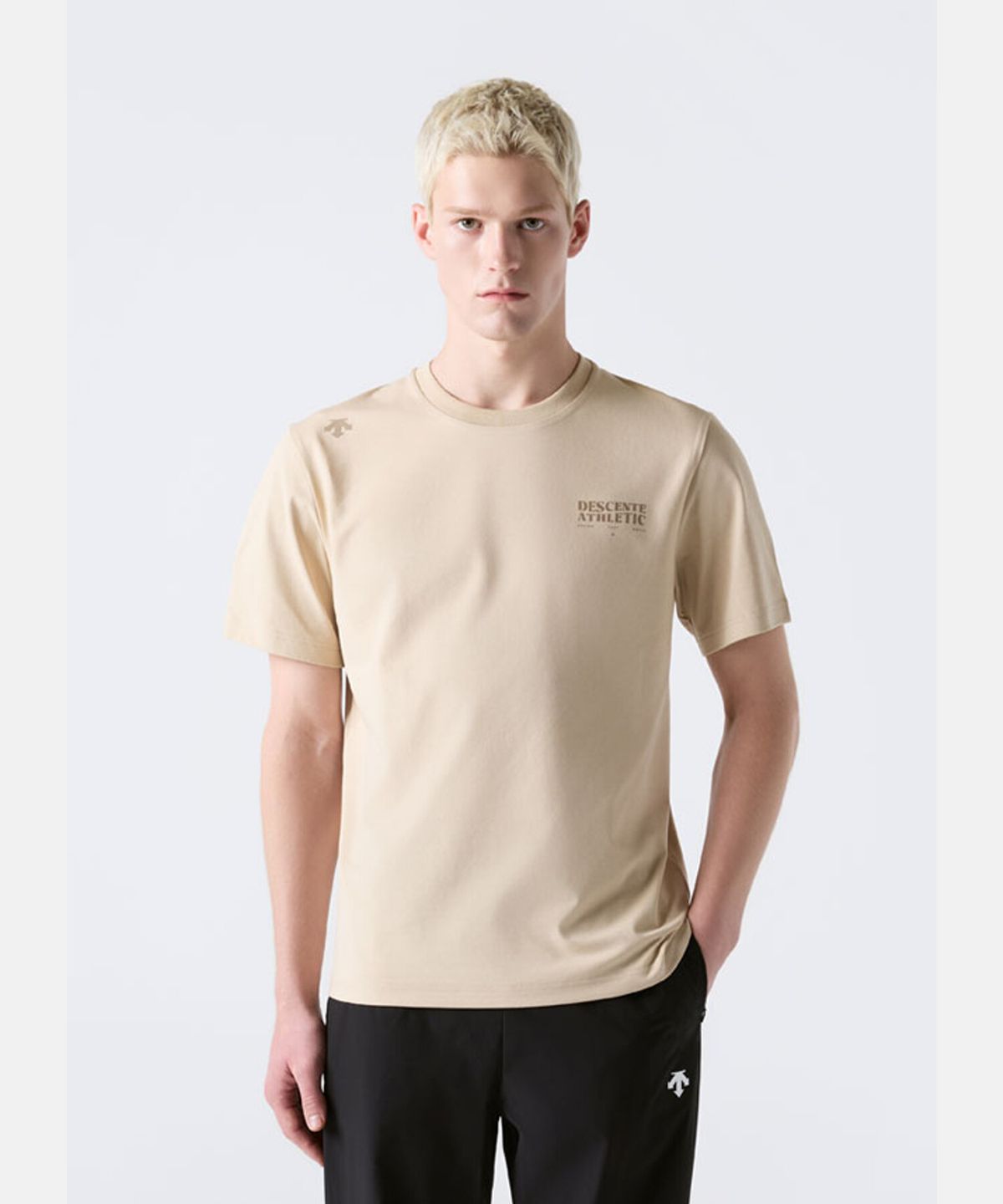 데상트(DESCENTE) 무브먼트 소로나쿨 컴포트핏 반팔 티셔츠 베이지 SR323UTS75