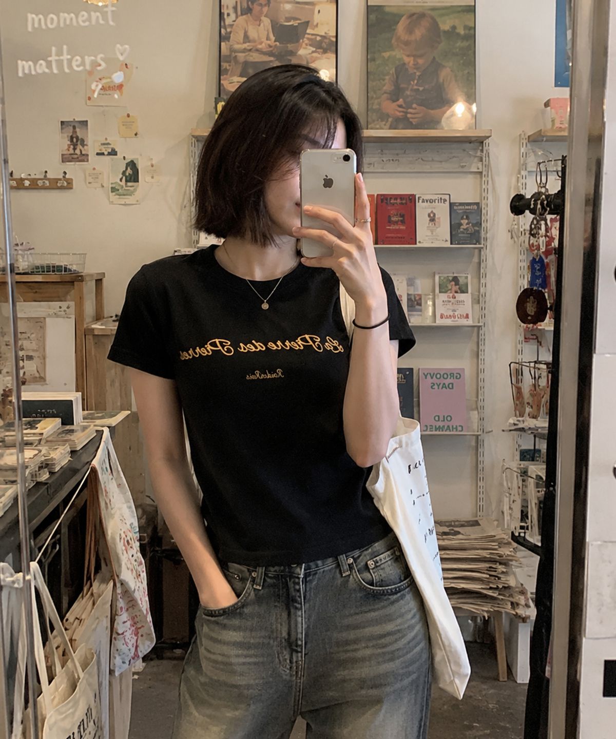 로아드로아(ROIDESROIS) 라 피에르 레터링 우먼 반팔티 (블랙)