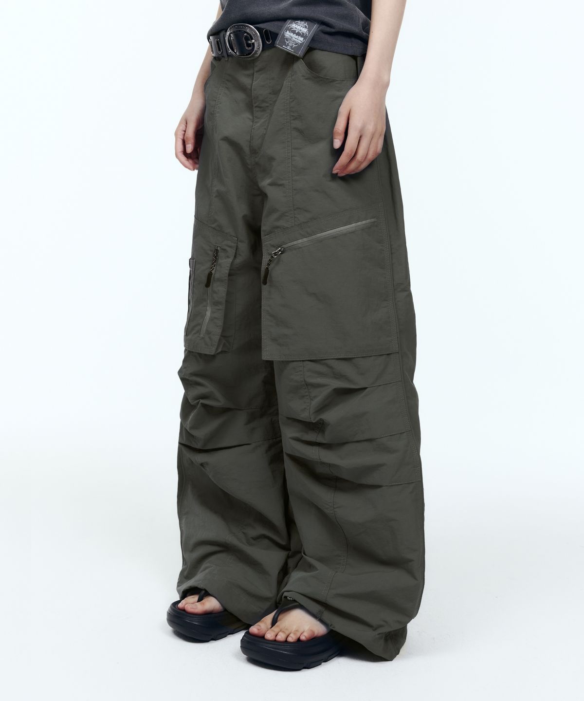 아캄(AAKAM) Knee Pin-Tuck Rain Shield Pants (Khaki)