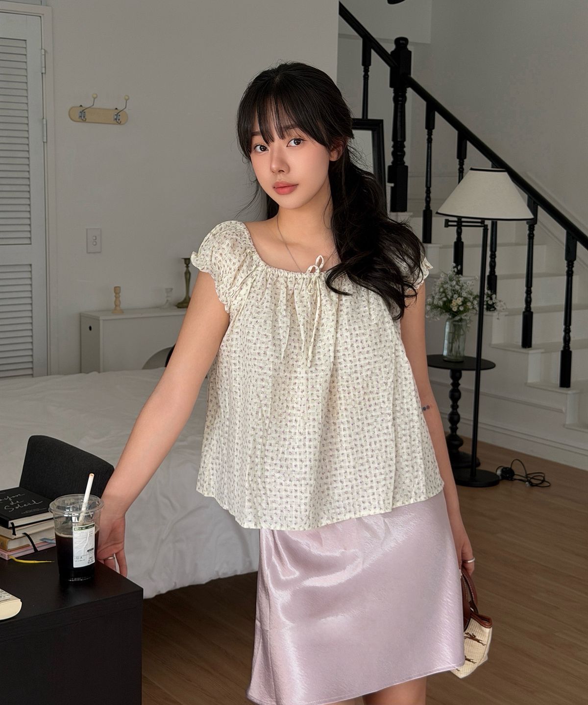 쥬시쥬디(JUCYJUDY) 플라워셔링블라우스 J1BL329E