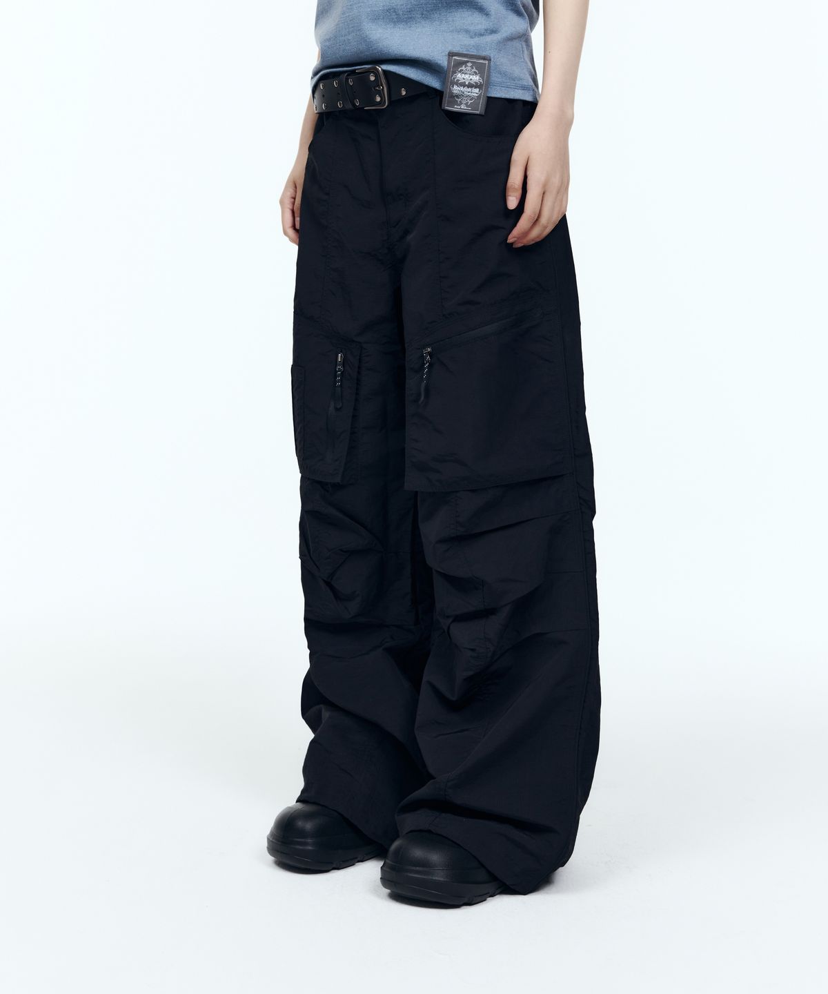 아캄(AAKAM) Knee Pin-Tuck Rain Shield Pants (Black)