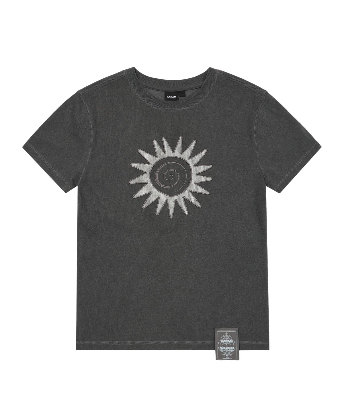 아캄(AAKAM) Washed Sun Patch Half Top (Charcoal)