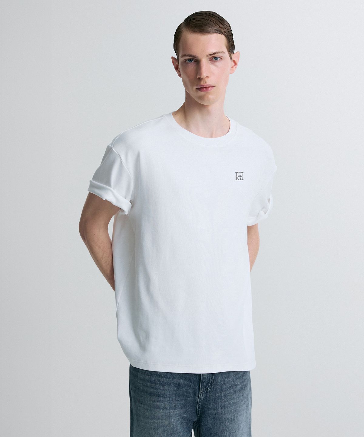 리이 맨(RERHEE MEN) LOGO EMBROIDERED T-SHIRT WHITE
