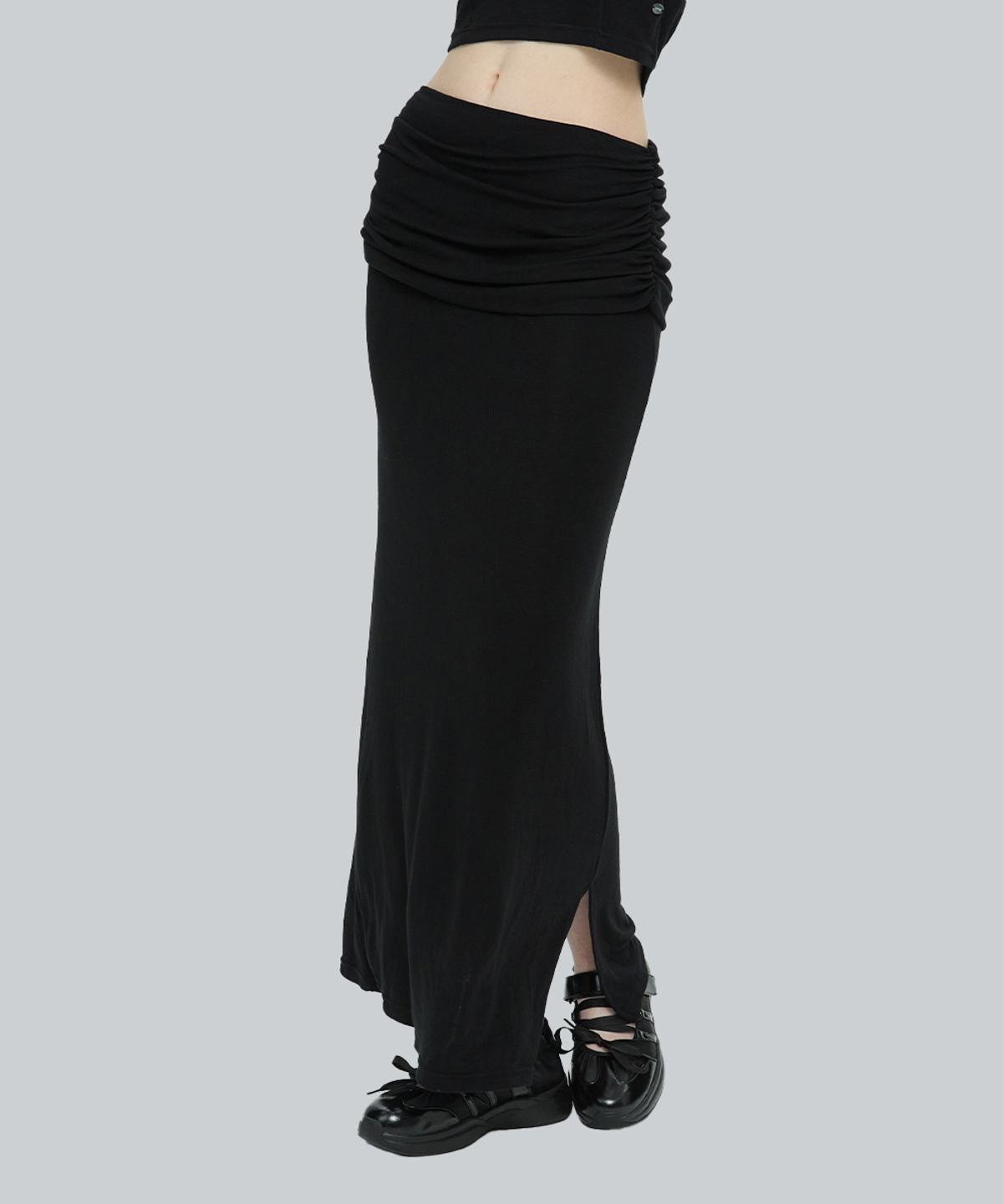 로맨티누어(ROMANTINUER) Ruched Waist Long Skirt (Black)