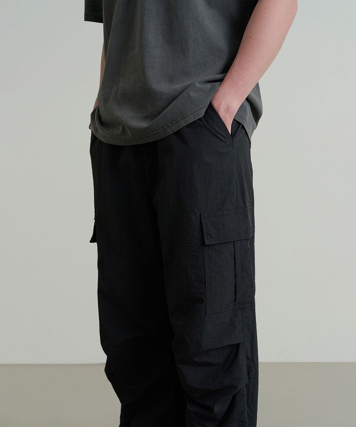 크레드먼스(CREEDMENS) 볼륨 파라슈트 카고 팬츠 (BLACK)