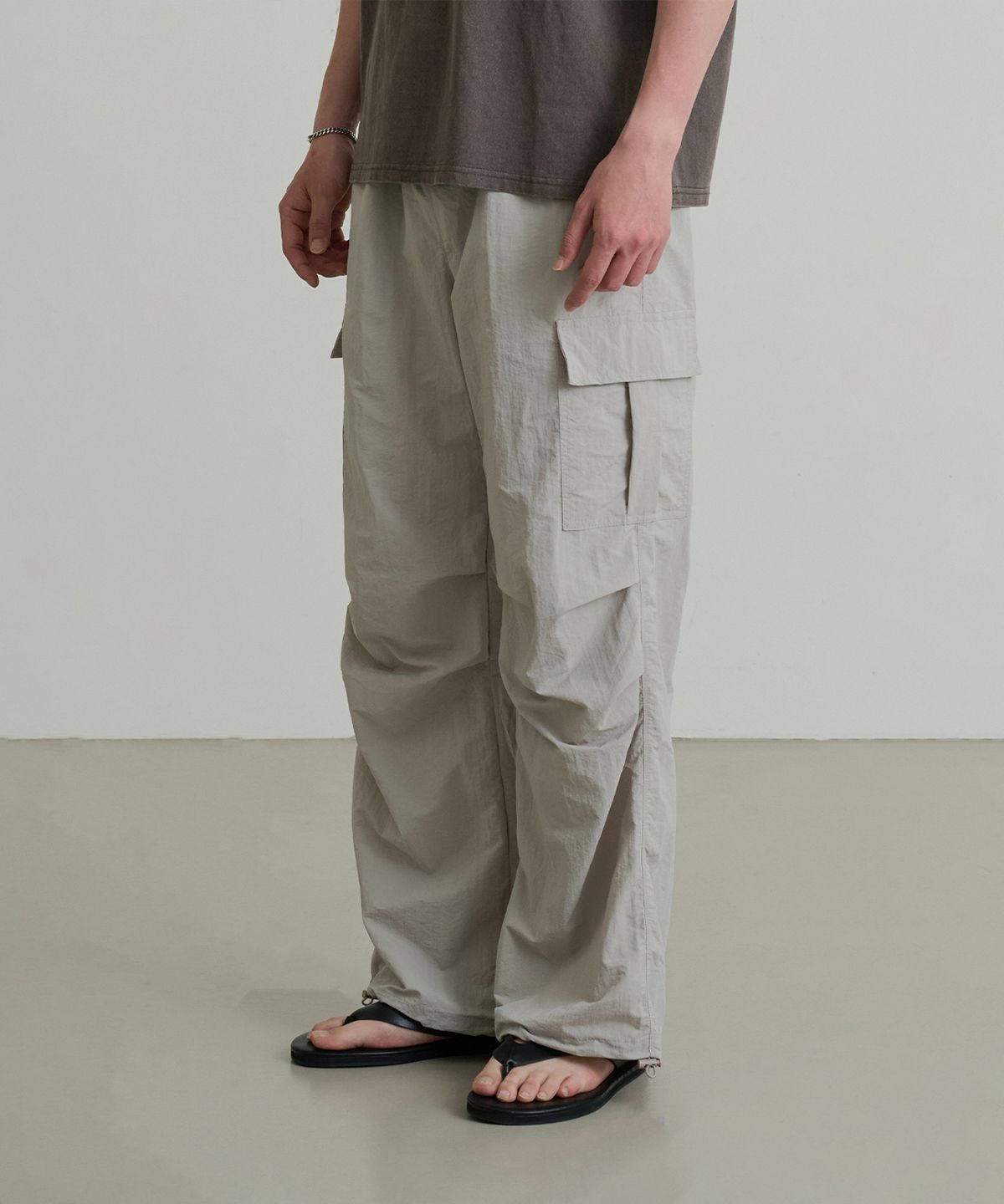 크레드먼스(CREEDMENS) 볼륨 파라슈트 카고 팬츠 (LIGHT GRAY)