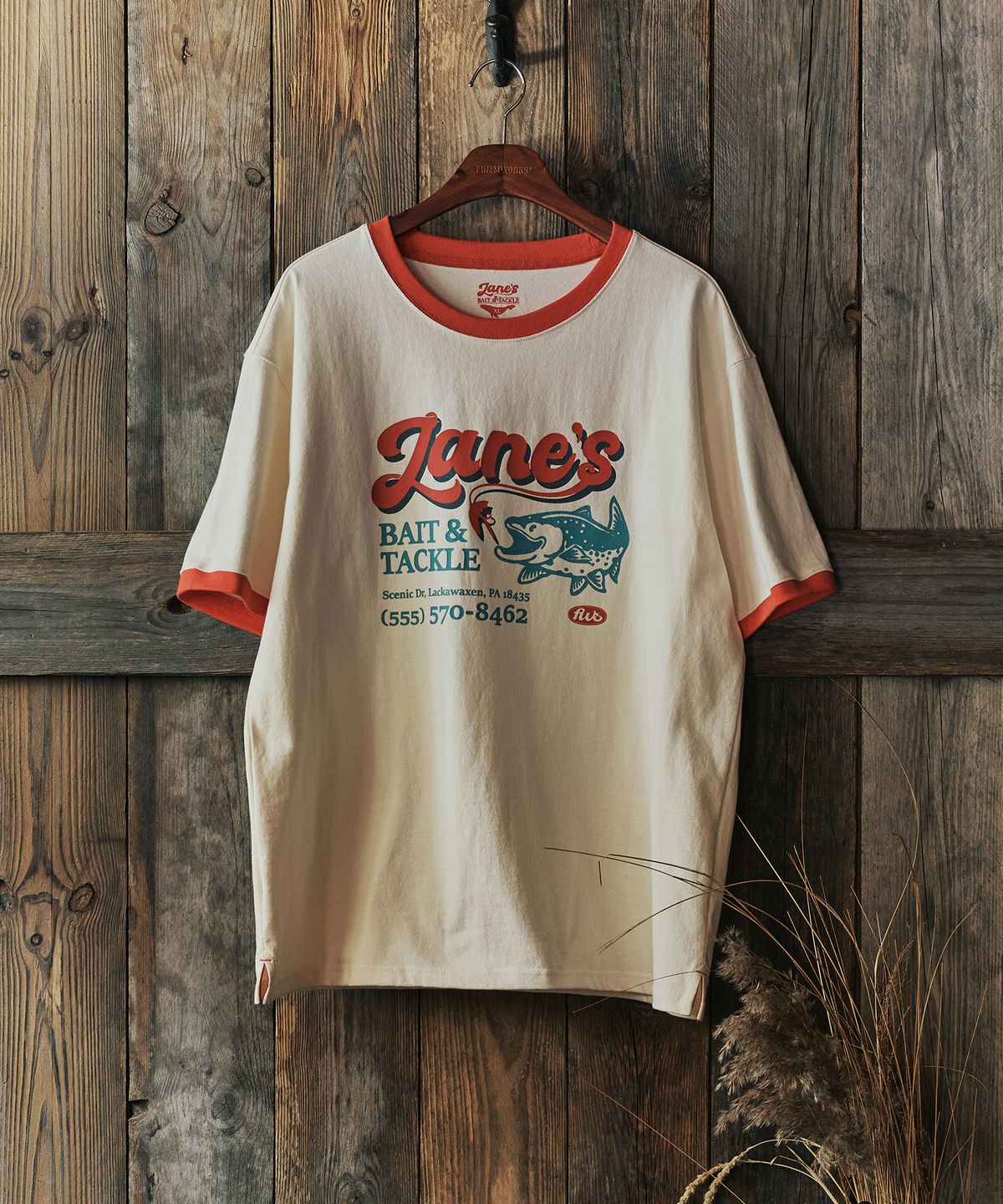 프리즘웍스(FRIZMWORKS) ZANES BAIT & TACKLE RINGER TEE _ IVORY