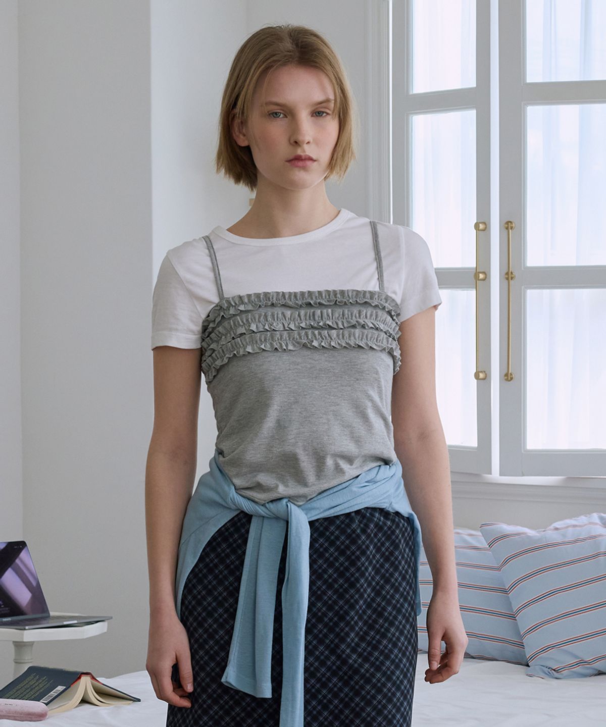 애프터아워즈(AFTERHOURS) RUFFLE SLEEVELESS TOP (MELANGE GREY)