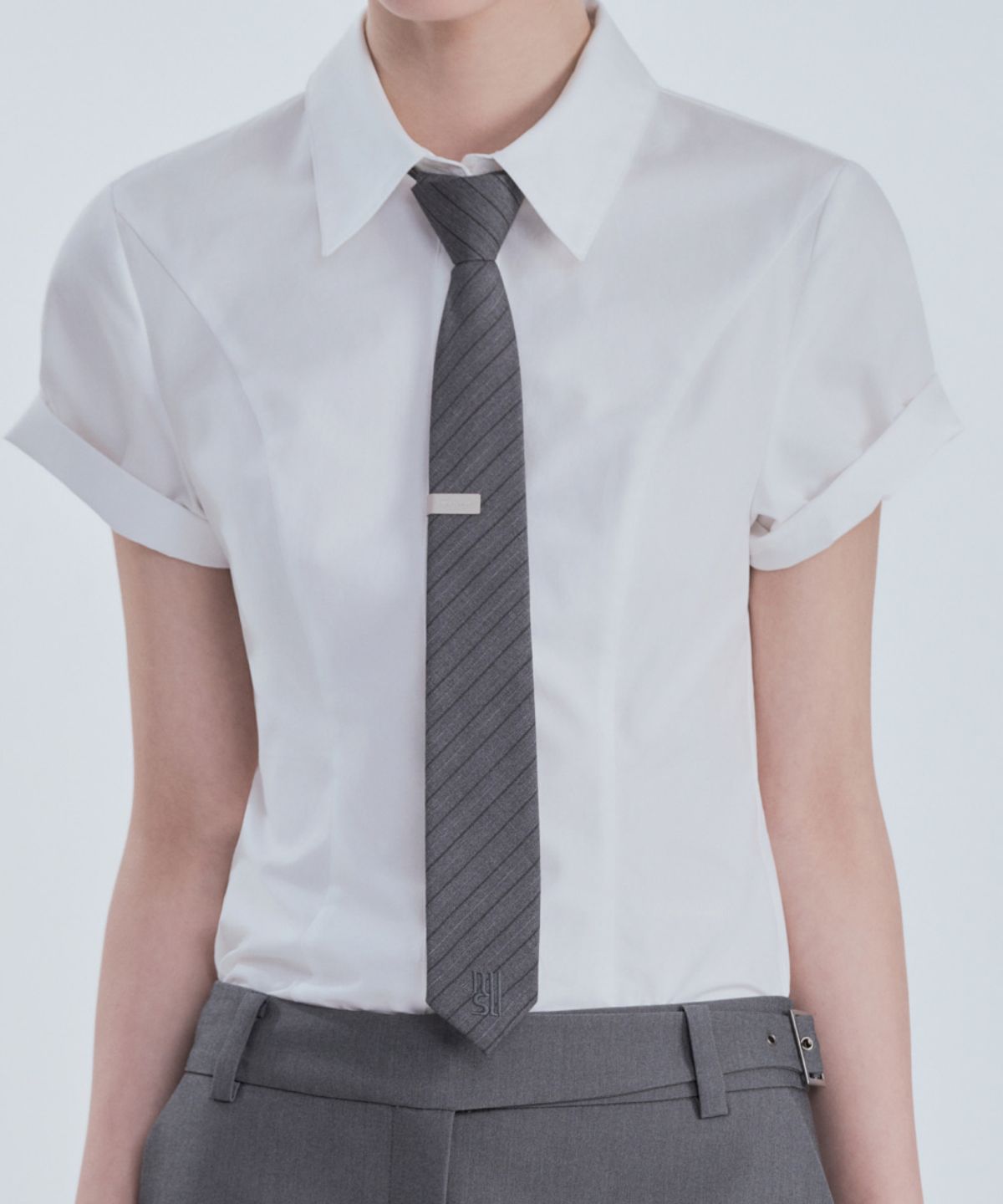 마우솔레움(MAU SOLEUM) Logo Embroidered Slim Suit Tie - Grey StripeNavy Stripe