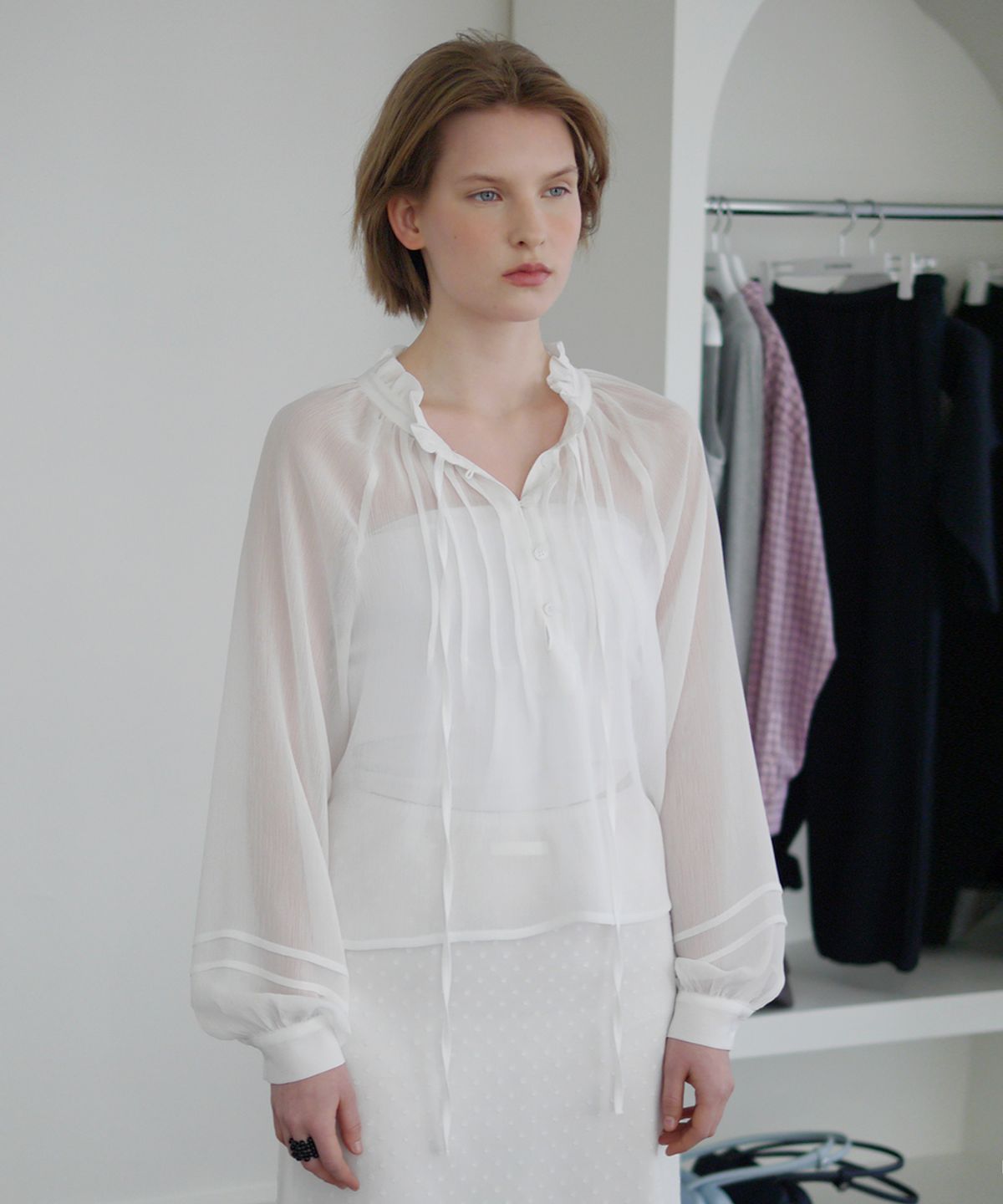 애프터아워즈(AFTERHOURS) CRINKLE SHEER BLOUSE (WHITE)