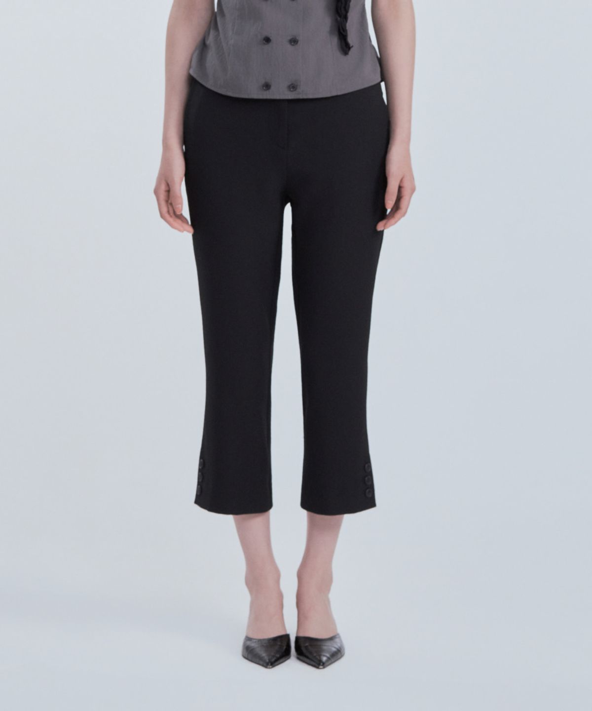 마우솔레움(MAU SOLEUM) Emma Side Slit Button Capri Pants - Black