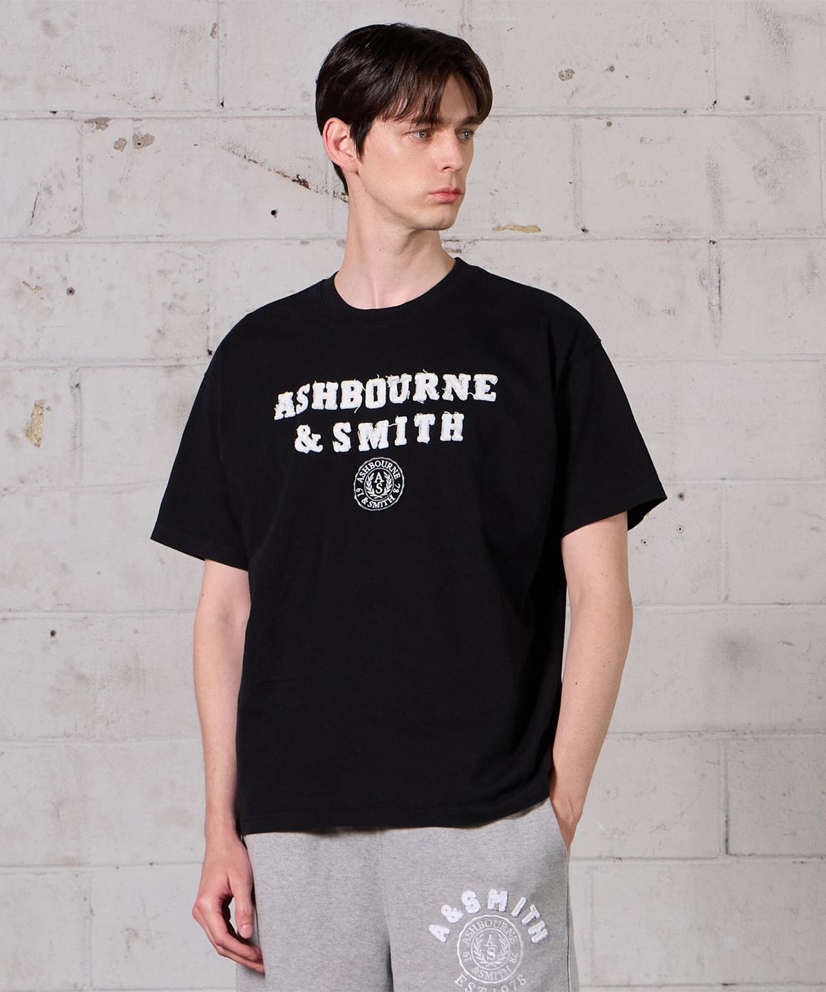 애쉬본&스미스(ASHBOURNE & SMITH) [MEN] EMBROIDER 반팔티 ASH1007_블랙