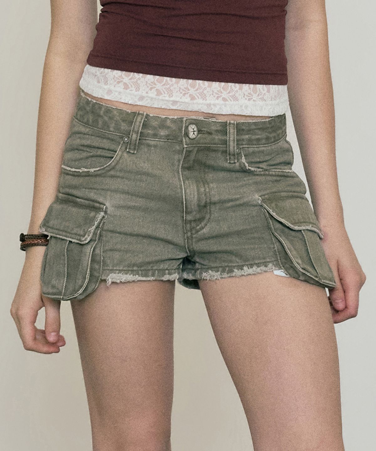 노 엑스트라 터치(NO EXTRA TOUCH) Cargo Pocket Pigment Low-Rise Shorts (Khaki) / 26SMSP005KH