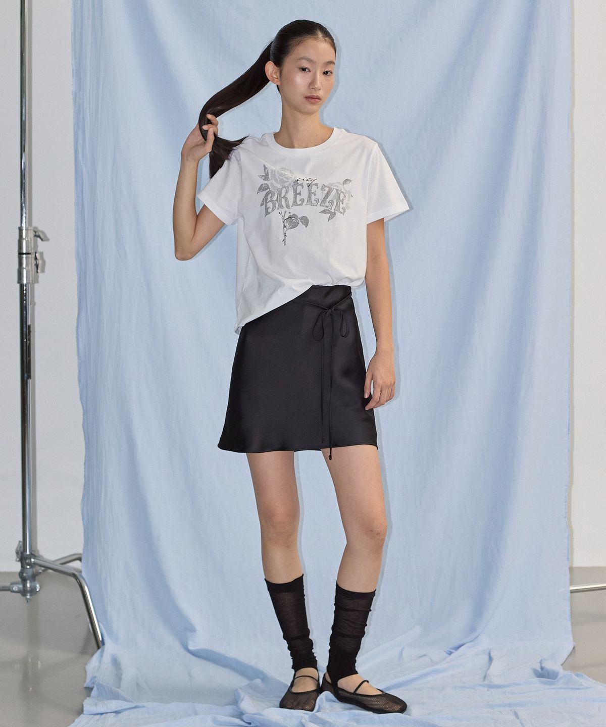시티브리즈(CITYBREEZE) 새틴 미니 스커트_BLACK