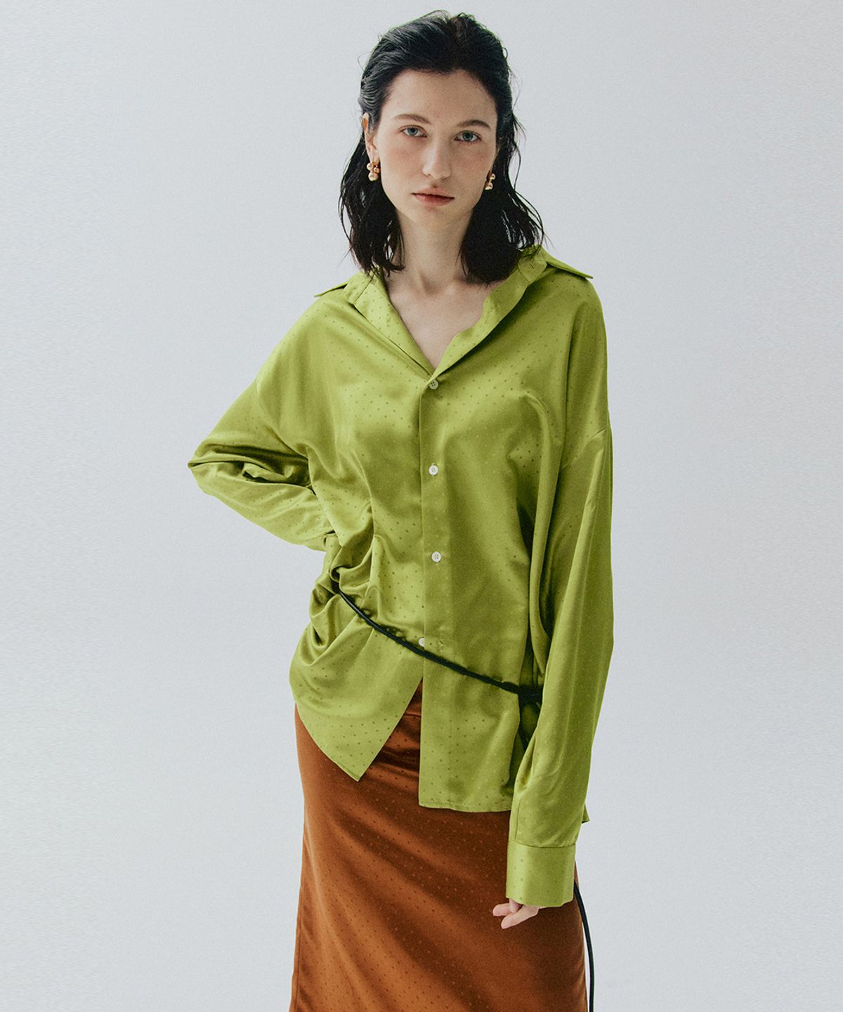 베데르미(VEDERMI) micro dot satin blouse (green)