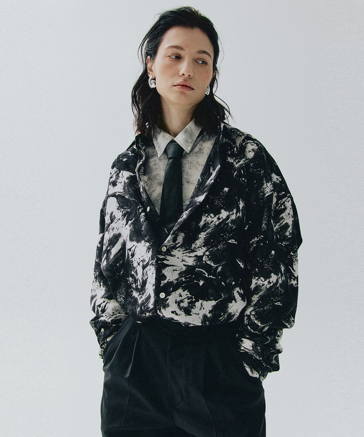베데르미(VEDERMI) black art print shirt