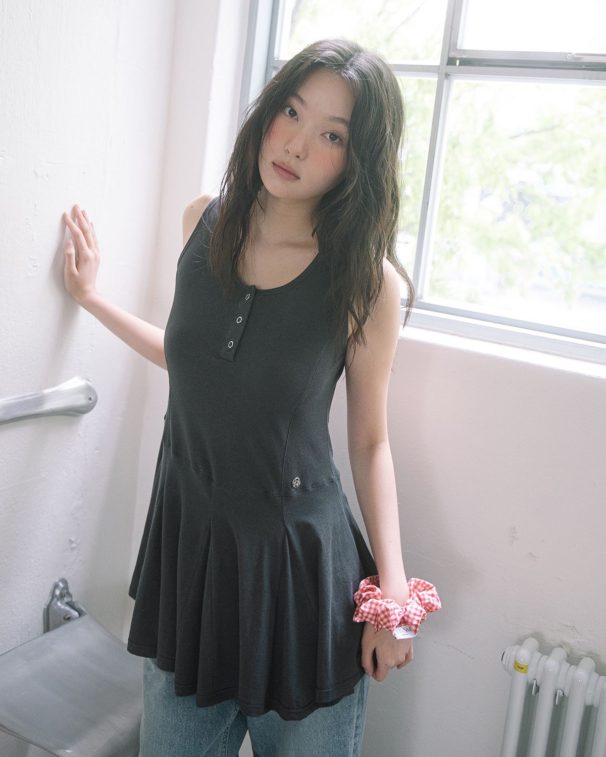 해비즘(HAVISM) HENLEY NECK LONG SLEEVELESS(CHARCOAL)