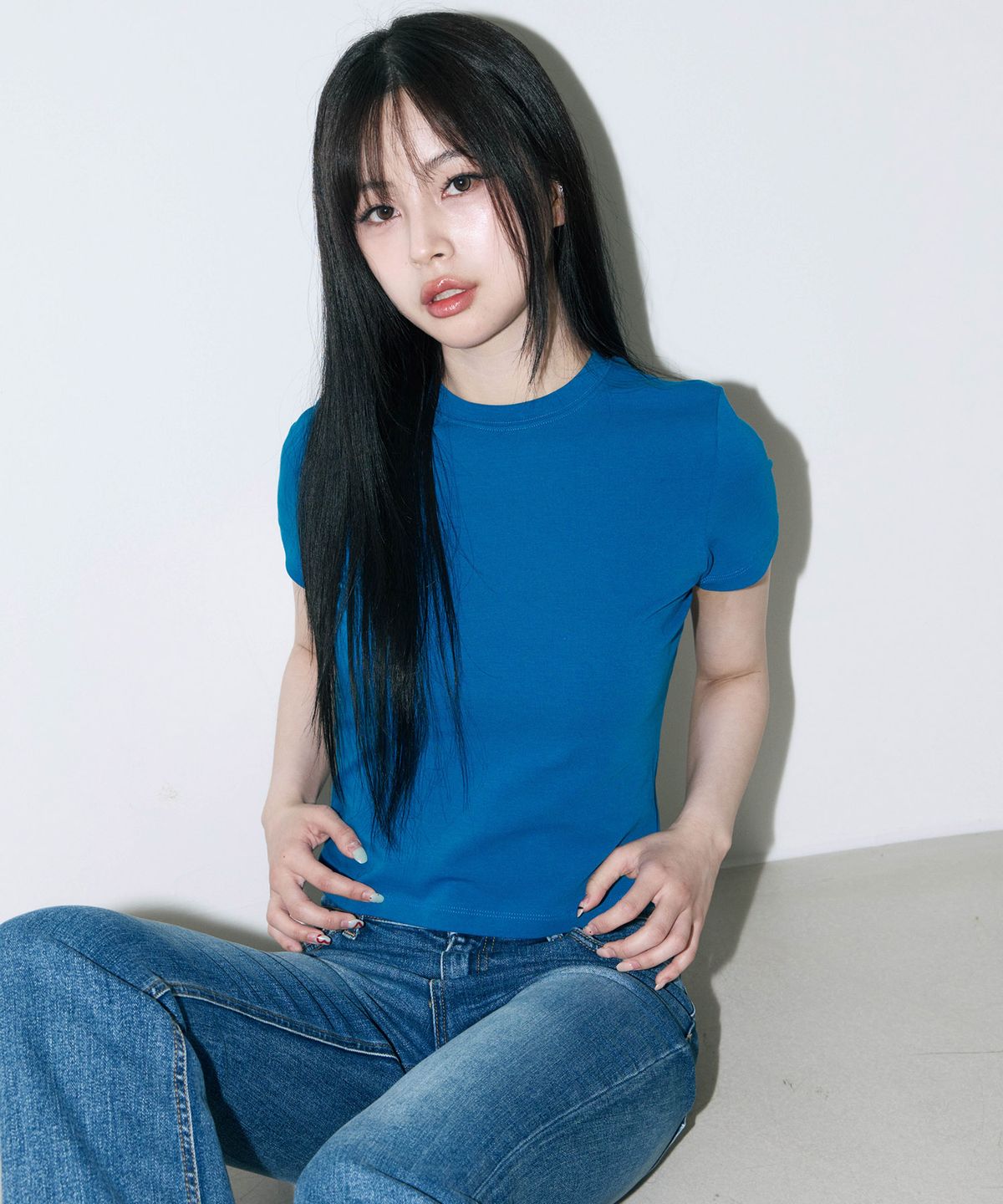 너(NUH) 에센셜 컨투어 티 코발트 블루