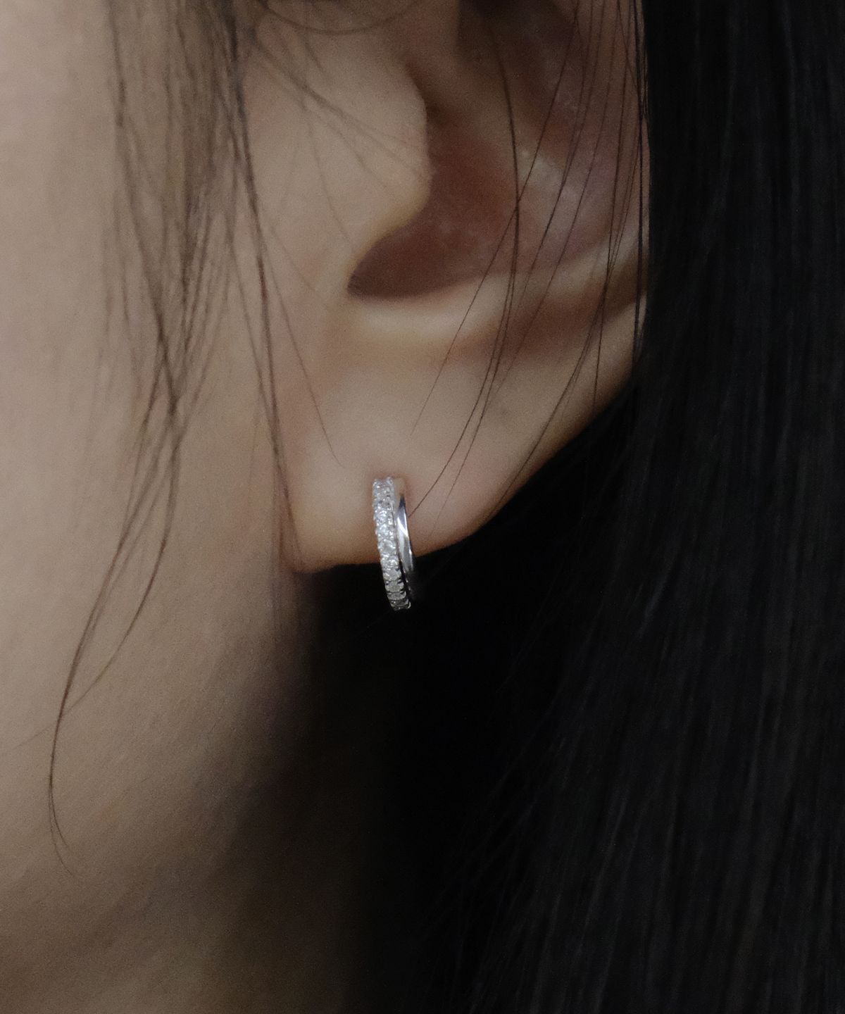 포에트리하우스(POETRYHAUS) HALF MOON CUBIC EARRINGS