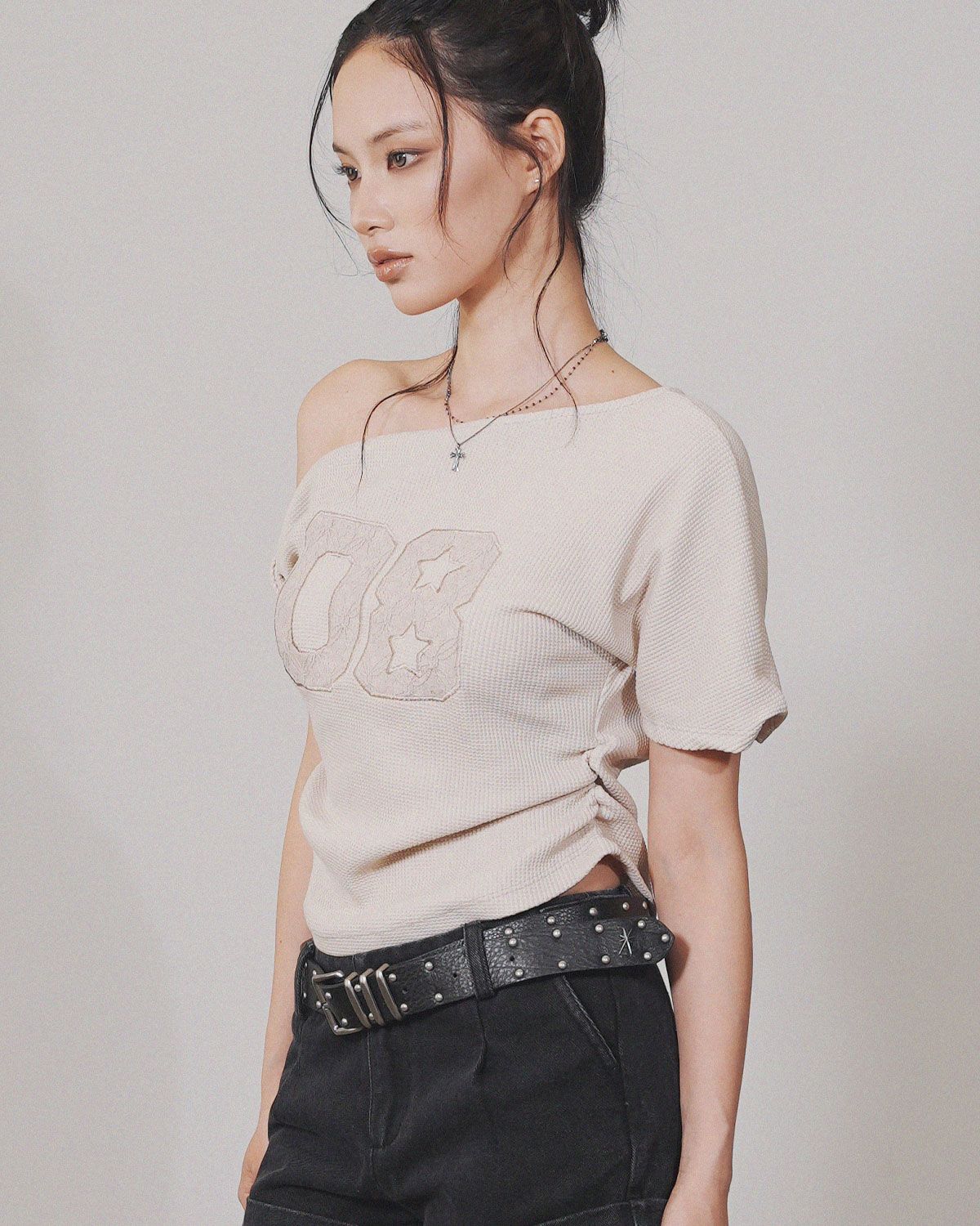 여린(YEORIN) 08 Twist T-Shirts (Beige)