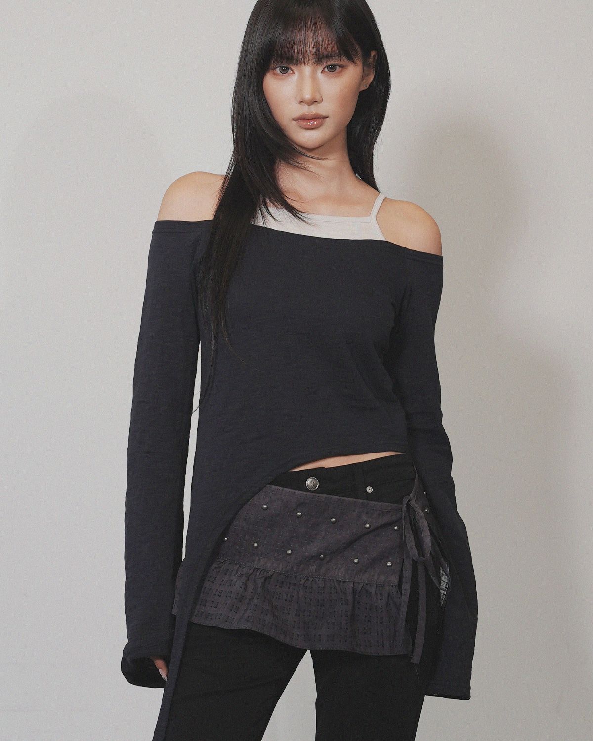 여린(YEORIN) Asym Off-Shoulder Strap Long Sleeve (Navy)