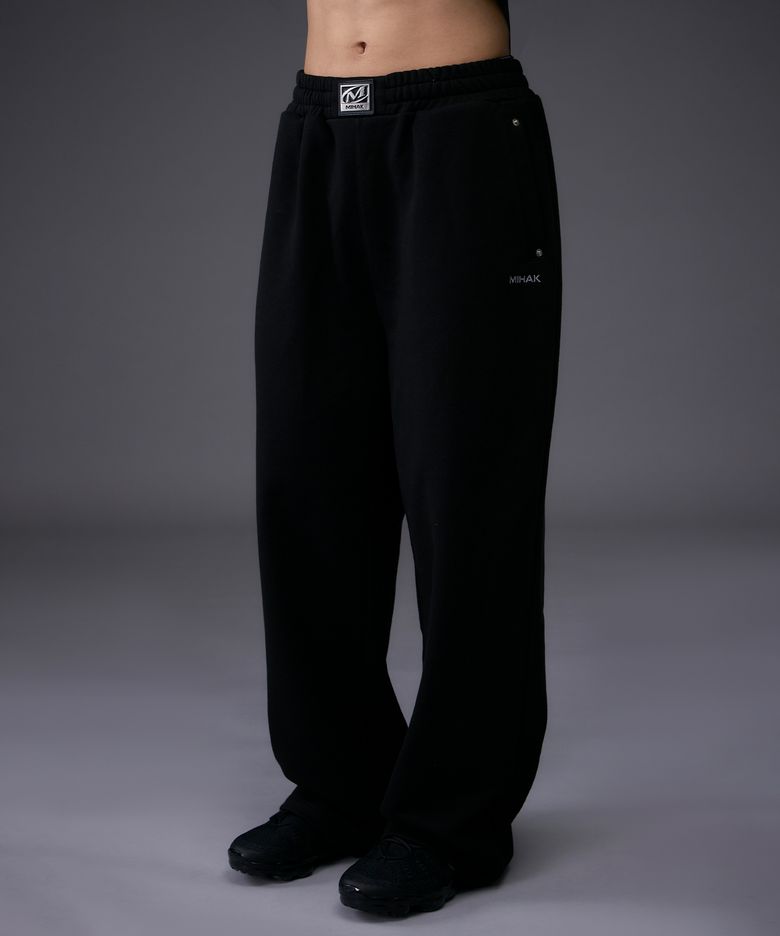 메탈 플레이트 스웨트 팬츠 (BLACK)