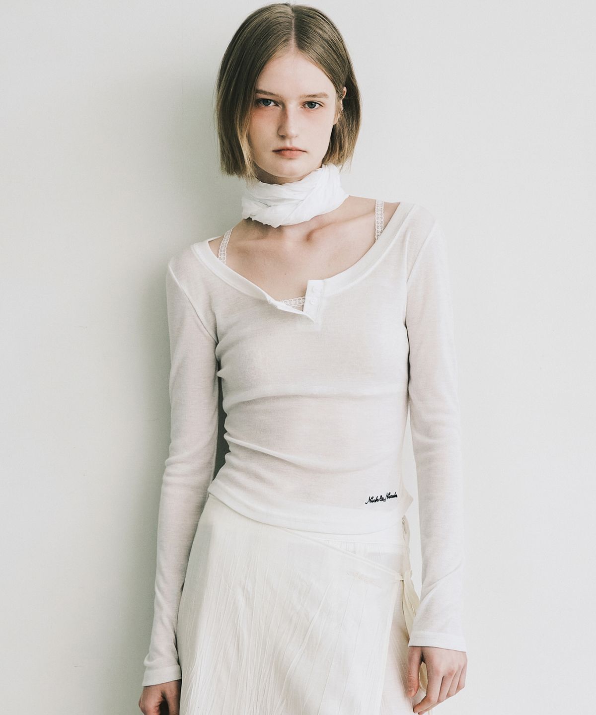 닉앤니콜(NICK&NICOLE) SOFT BUTTON SLIM TOP_IVORY