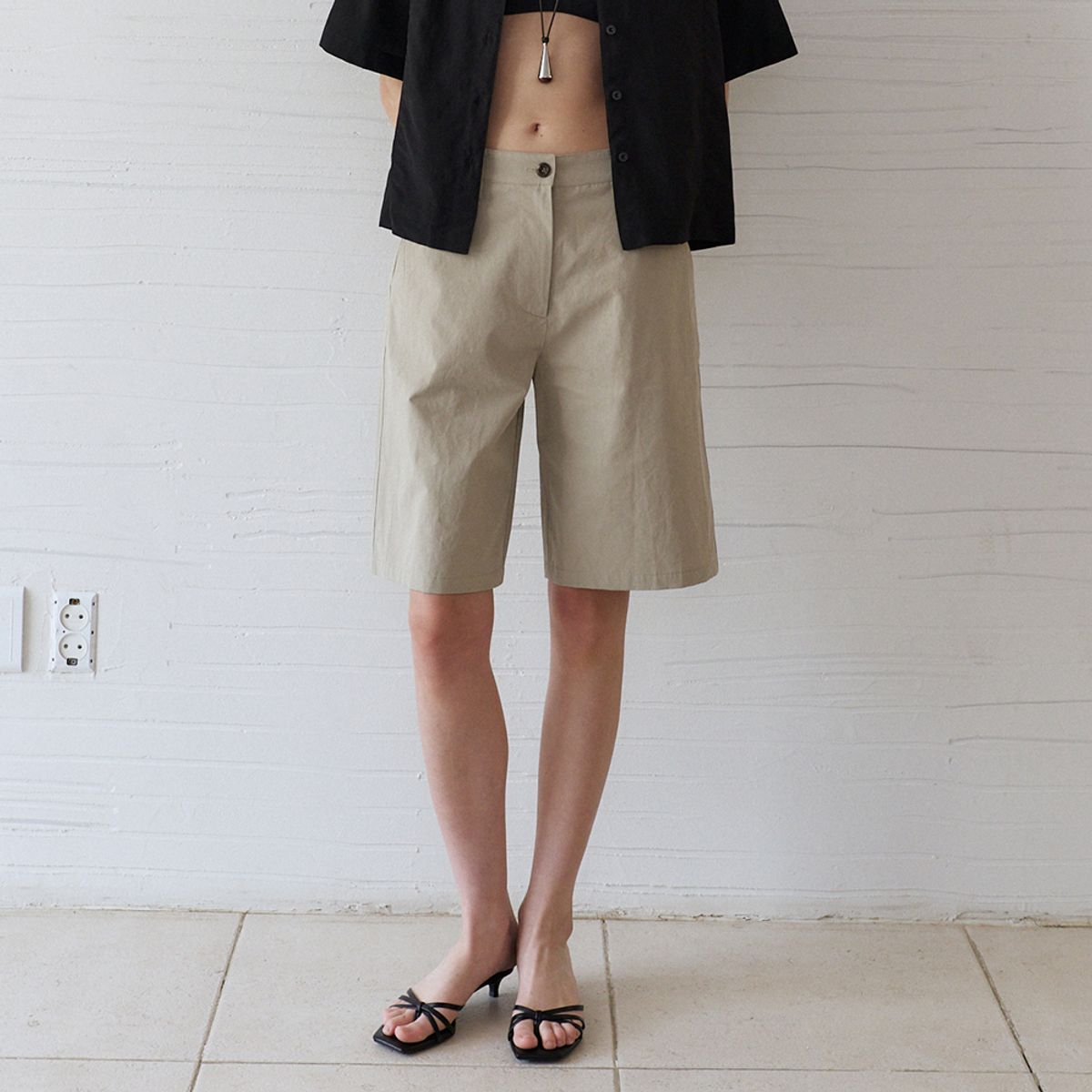 노우드(NOEUD) Stitch-Line Bermuda Pants (Beige Gray)