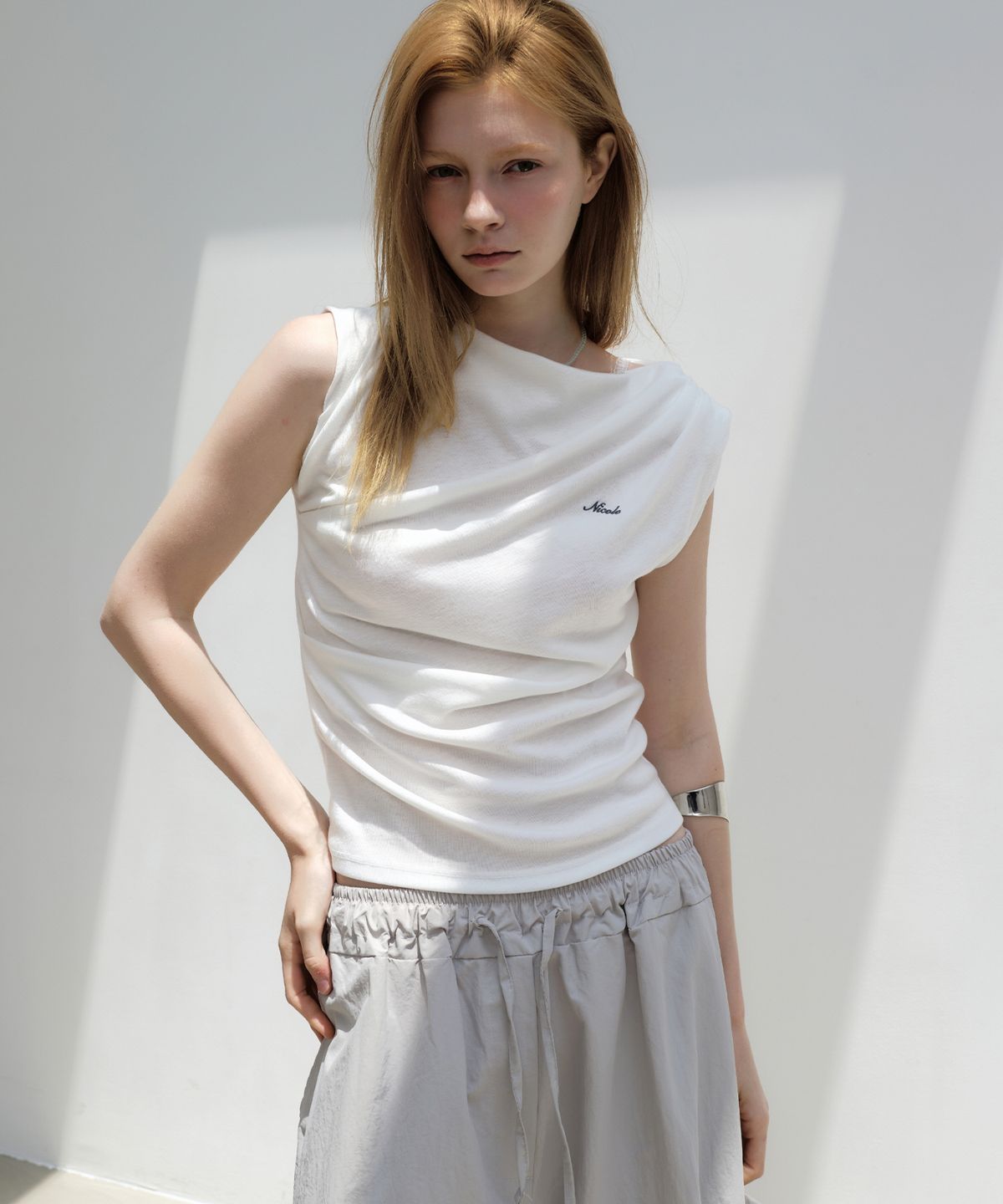 닉앤니콜(NICK&NICOLE) DRAPED SHIRRING SLEEVELESS TOP_WHITE