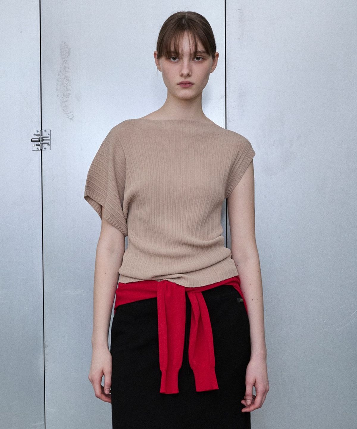 디에토(DEETO) Asymmetric Sleeve Pleated Knit Pullover [BRIGE]