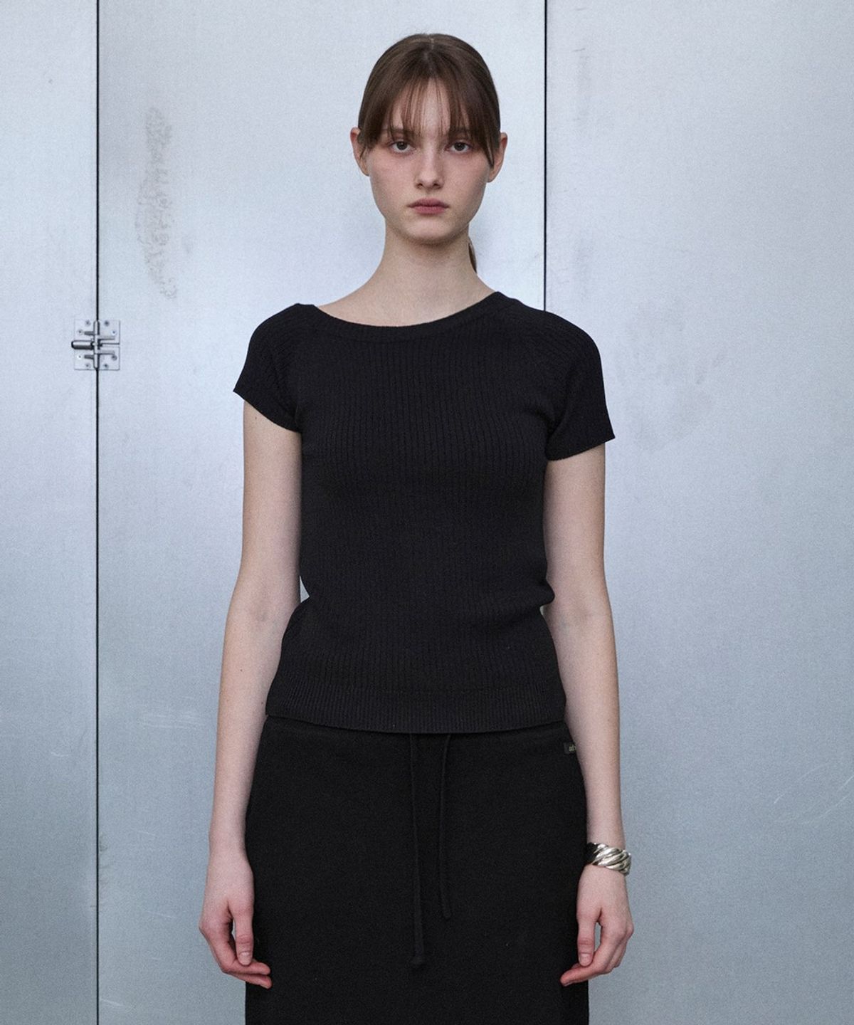 디에토(DEETO) One-Shoulder Short Sleeve Knit Pullover [BLACK]