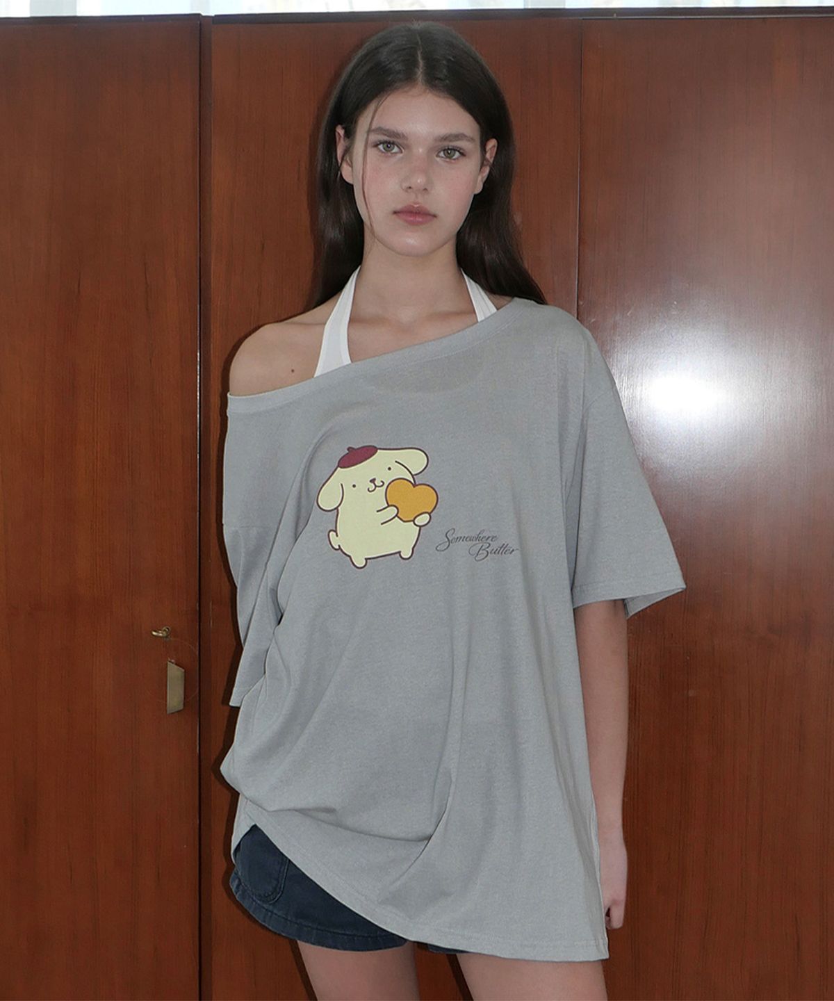 썸웨어버터(SOMEWHEREBUTTER) Heart Pompompurin Off Shoulder Top - Grey