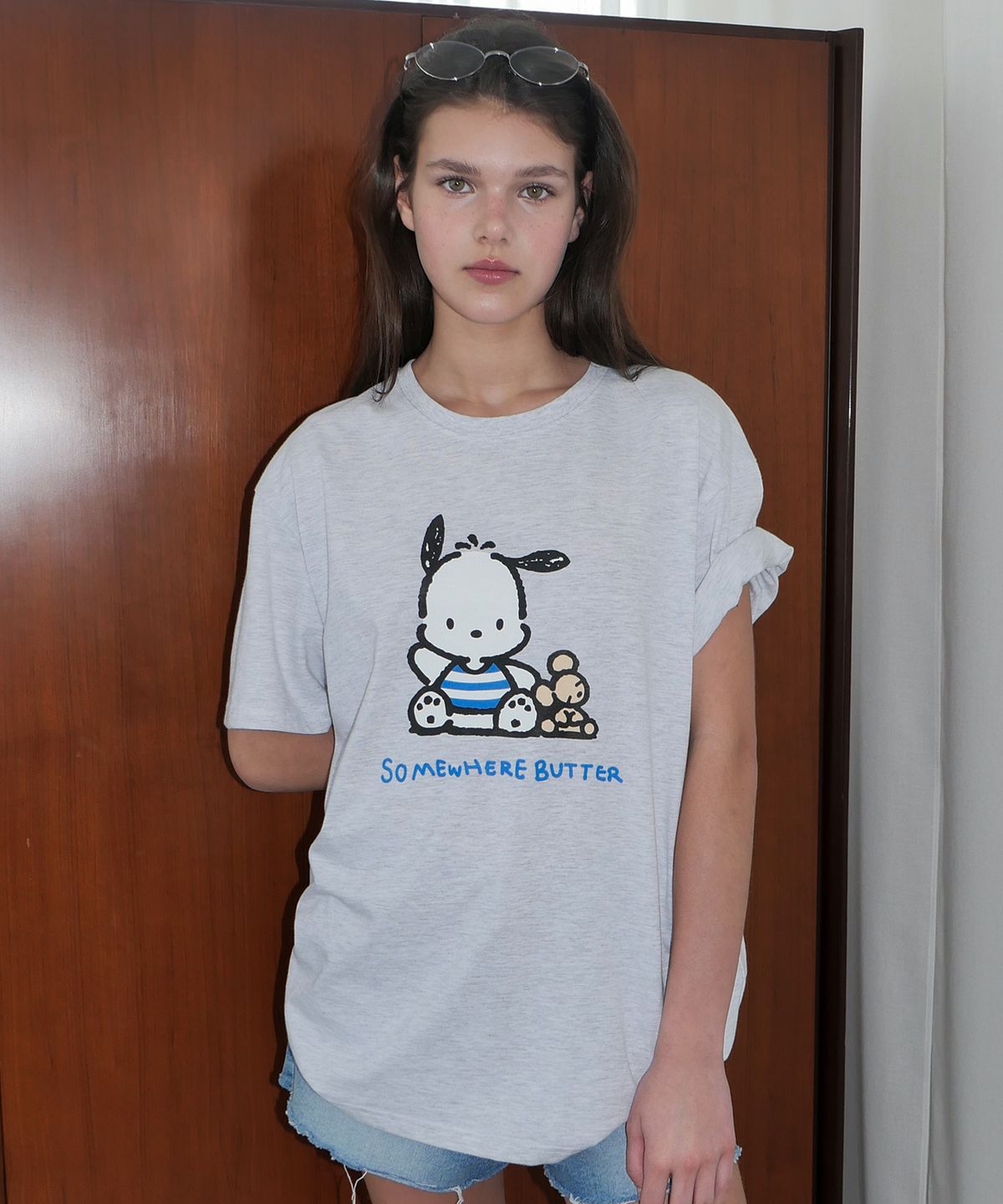 썸웨어버터(SOMEWHEREBUTTER) Pochacco Over-Fit Top - White Melange