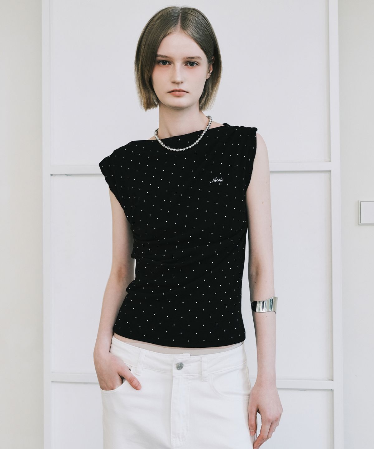 닉앤니콜(NICK&NICOLE) DOT SHIRRING DRAPE SLEEVELESS TOP_BLACK