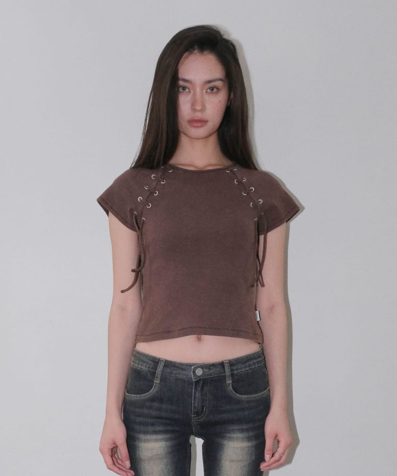 LACE UP SLEEVES T-SHIRT [BROWN]