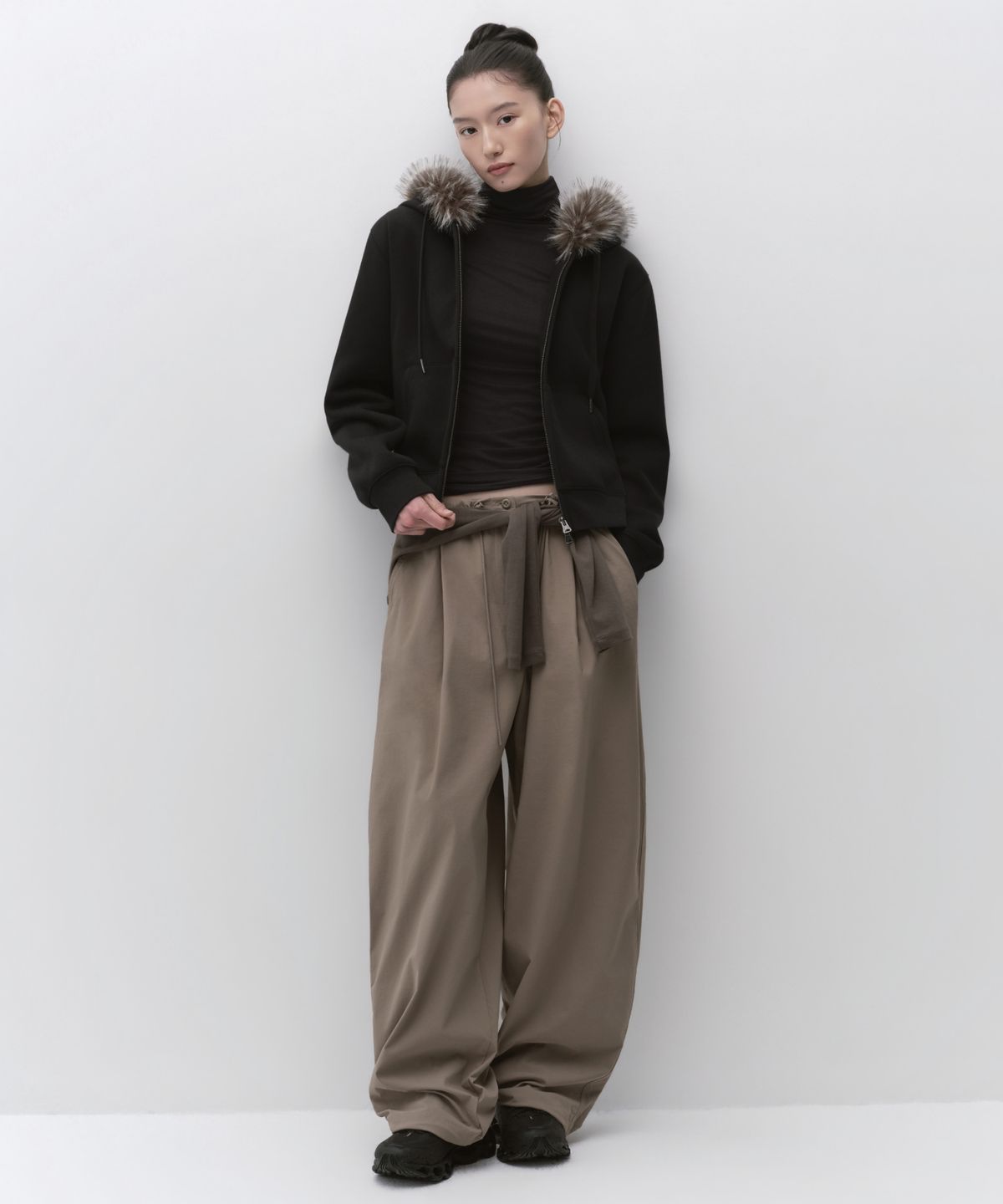 무신사 스탠다드 우먼(MUSINSA STANDARD WOMAN) 우먼즈 벌룬 파라슈트 팬츠 [토프]