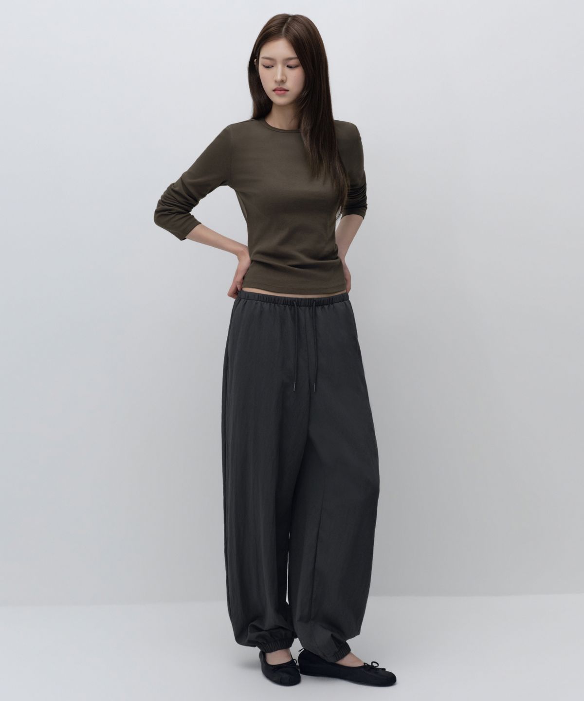 무신사 스탠다드 우먼(MUSINSA STANDARD WOMAN) 우먼즈 벌룬 조거 팬츠 [다크 그레이]