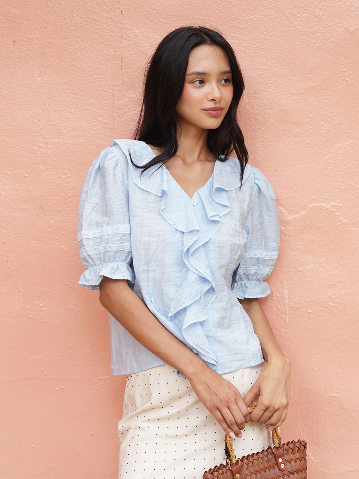 랭앤루(LANGNLU) ELEELE Ruffle Blouse(엘릴)_LIGHT BLUE